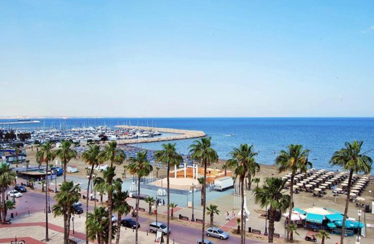 Paradise By The Sea Larnaca Bagian luar foto