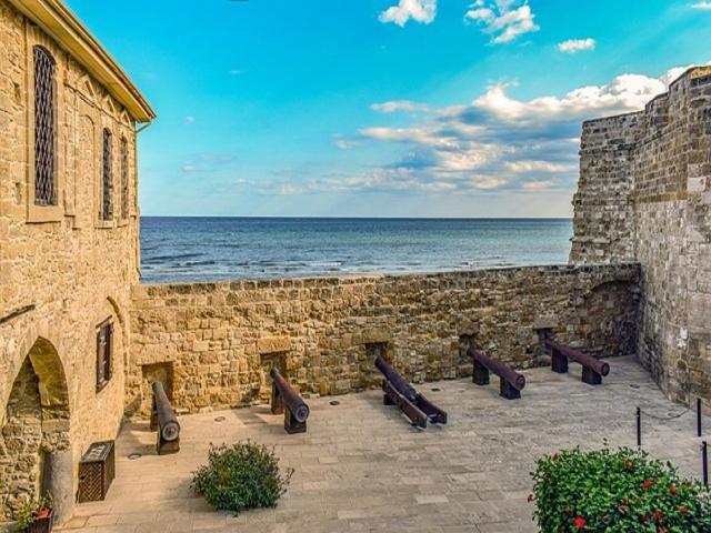 Paradise By The Sea Larnaca Bagian luar foto
